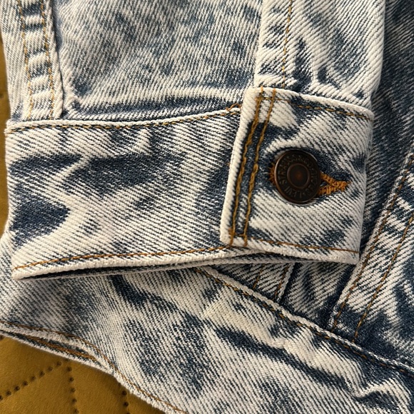 80’s Vintage Levi’s Jacket - Picture 2 of 6